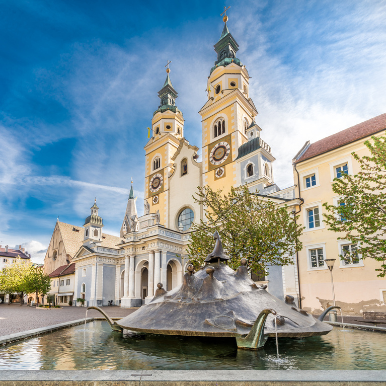 c-helmut-moling_brixen-tourismus_martin-rainer-brunnen_00001_45289739055_o (1)